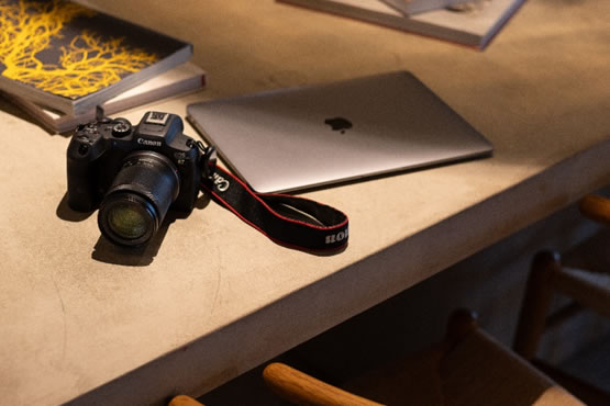 Stok Media Camera Laptop